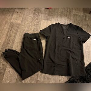 Figs Technical Collection Black Scrub set